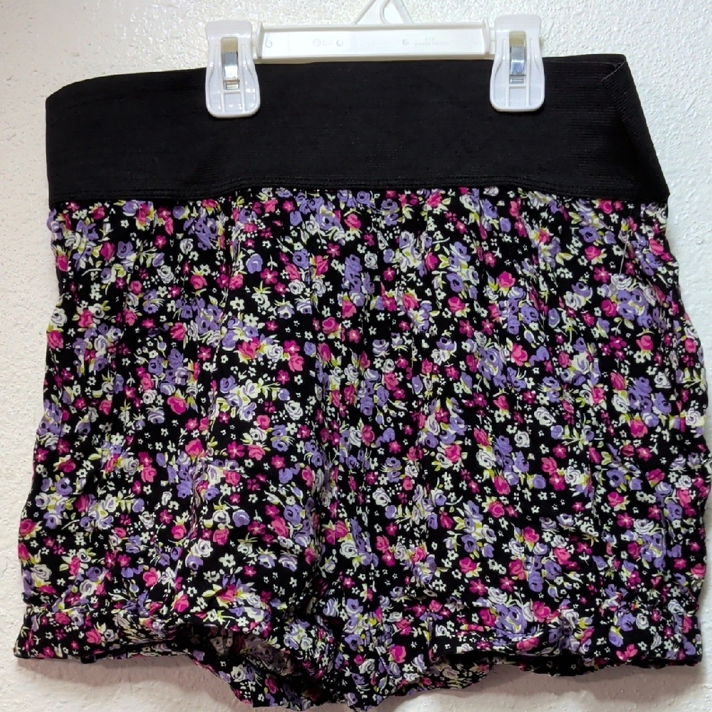 🆕 Stretchy Floral Shorts